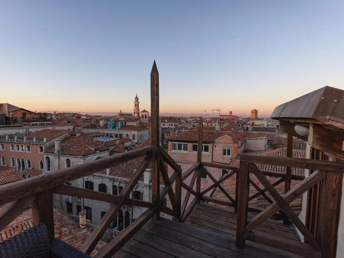 Lalux Venezia 아파트